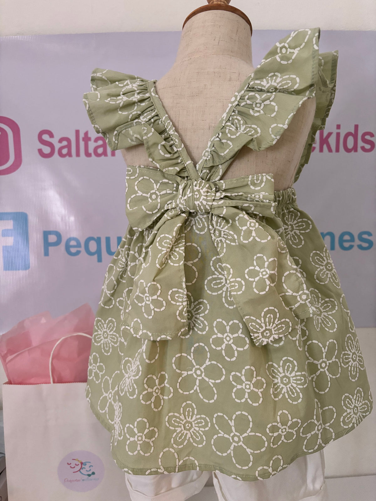CONJUNTO BLUSA VERDE ESTAMPADA Y SHORT BLANCO