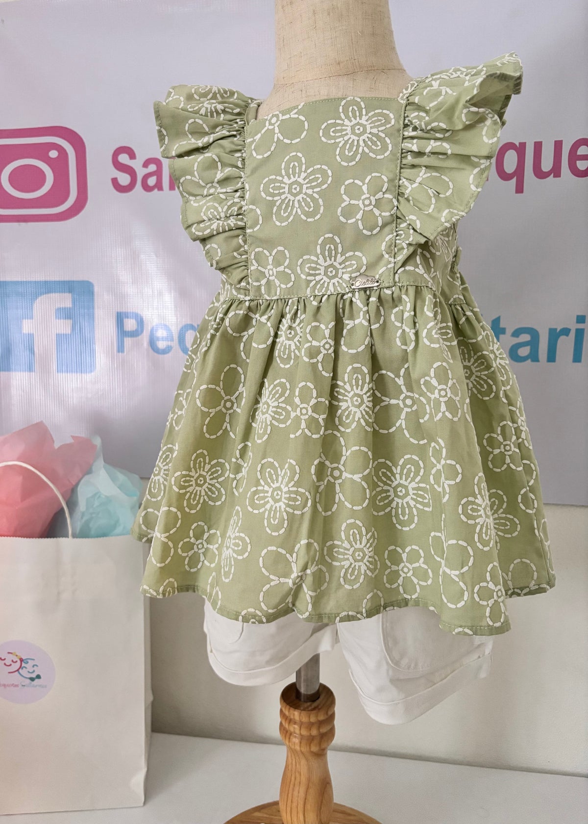 CONJUNTO BLUSA VERDE ESTAMPADA Y SHORT BLANCO